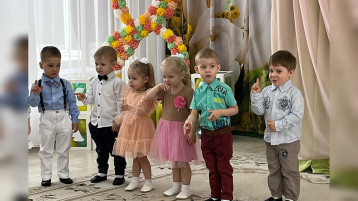 Праздник к 8 Марта в группе "Сказка" Праздник к 8 Марта в группе "Сказка".